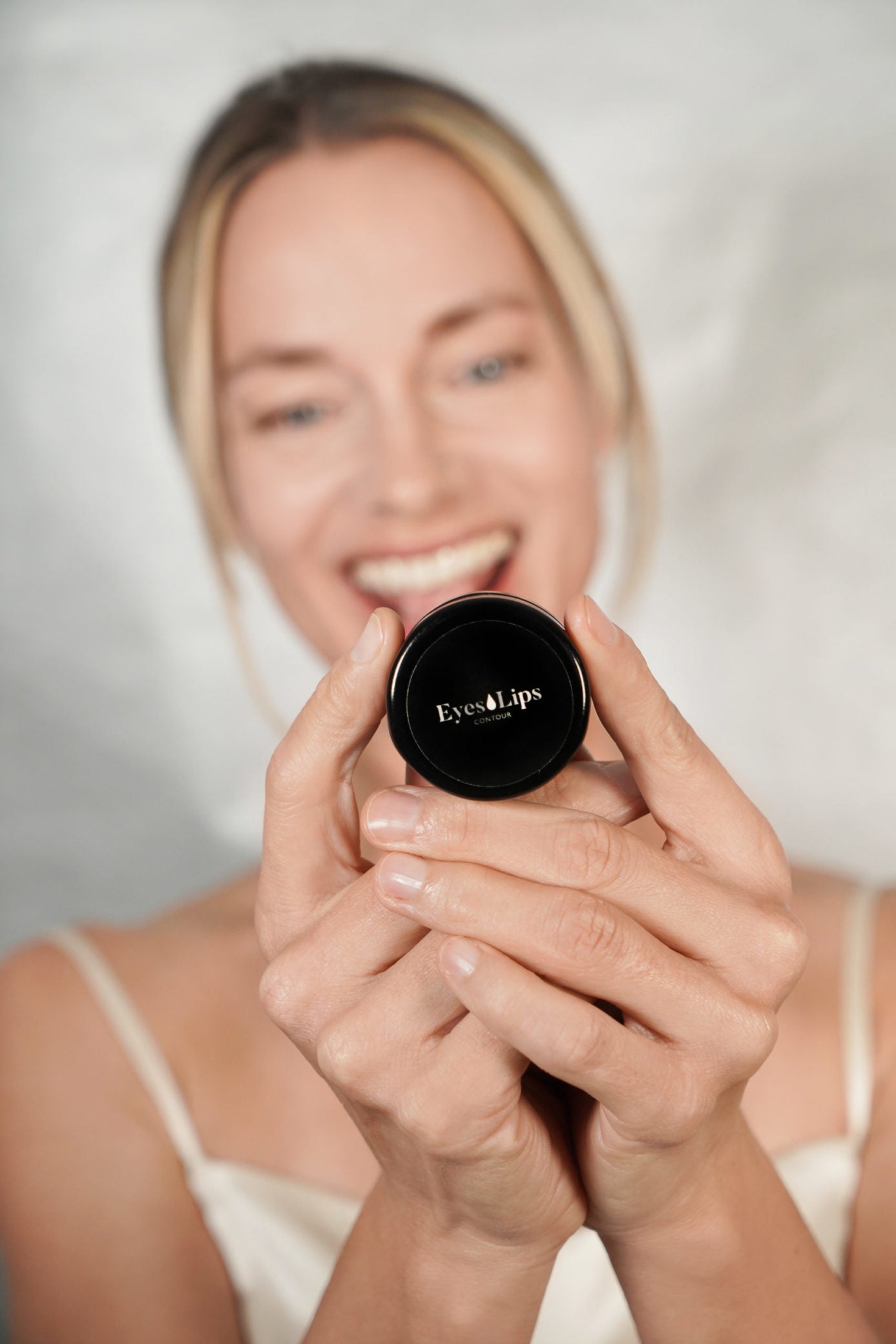 Contorno de ojos y labios 360